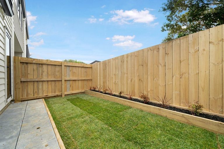 Photo of property in 28c Moire Road, Massey, Auckland, 0614