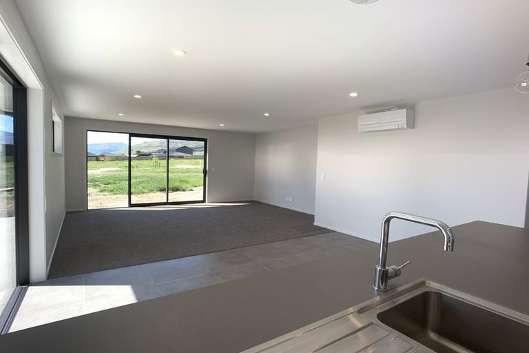 Photo of property in 10 Leicester Street, Jacks Point, 9371