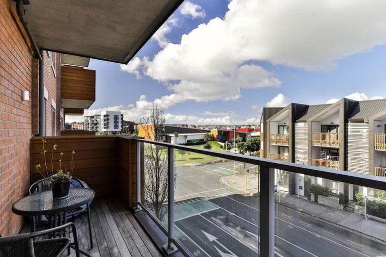 Photo of property in 304/160a Hobsonville Point Road, Hobsonville, Auckland, 0616