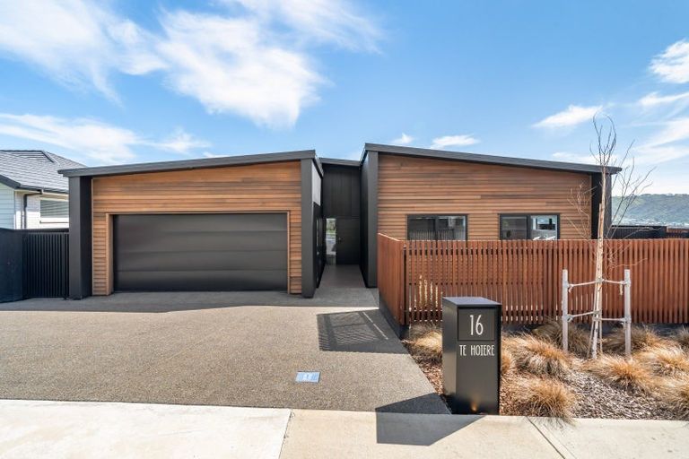Photo of property in 16 Te Hoiere Street, Aotea, Porirua, 5024