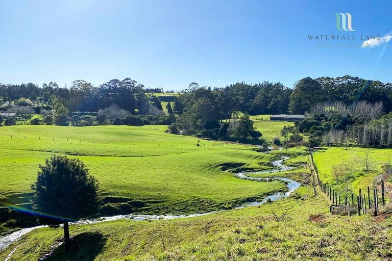 Photo of property in 2 Waterfall Lane, Kerikeri, 0230