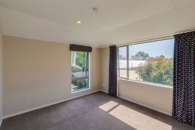 Photo of property in 130 Wairakei Road, Bryndwr, Christchurch, 8053