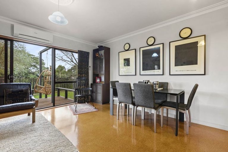 Photo of property in 9 Warden Place, Mangere Bridge, Auckland, 2022