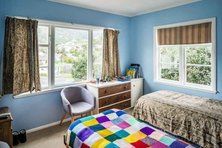 Photo of property in 13 Lyndhurst Road, Tawa, Wellington, 5028
