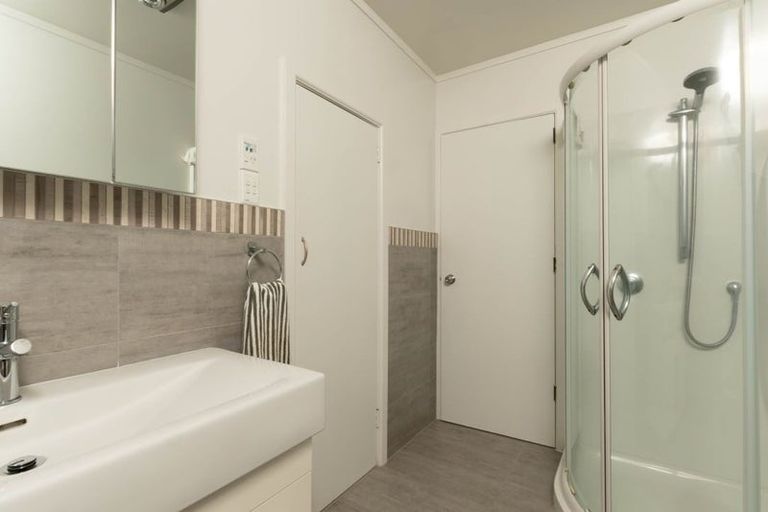 Photo of property in 11a Mizpah Road, Waiake, Auckland, 0630