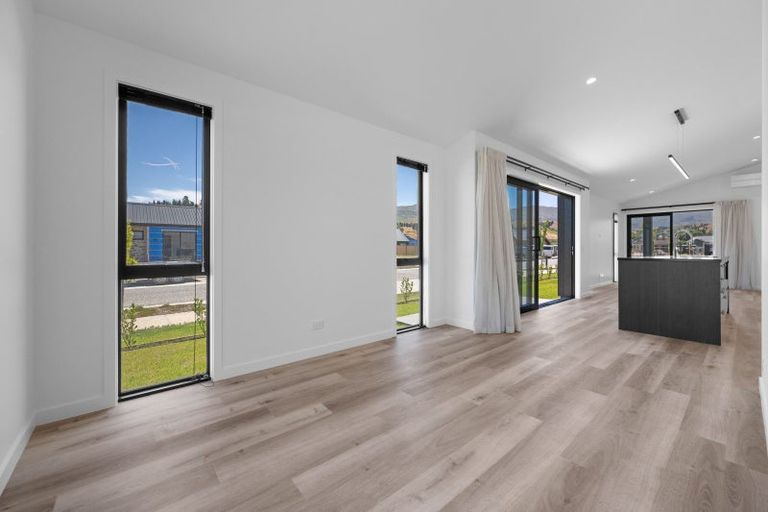 Photo of property in 1 Hadley Place, Cromwell, 9310