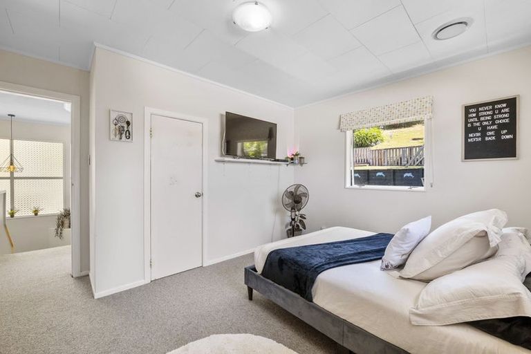 Photo of property in 74 Awanui Street, Merrilands, New Plymouth, 4312