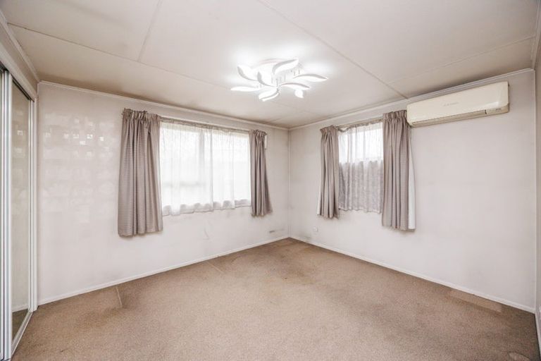 Photo of property in 9 Forbes Place, Kelvin Grove, Palmerston North, 4414
