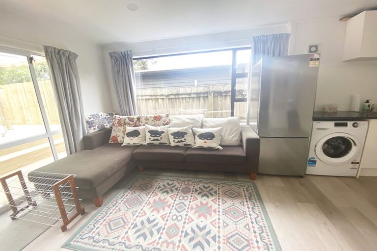 Photo of property in 28b Tamahere Drive, Glenfield, Auckland, 0629