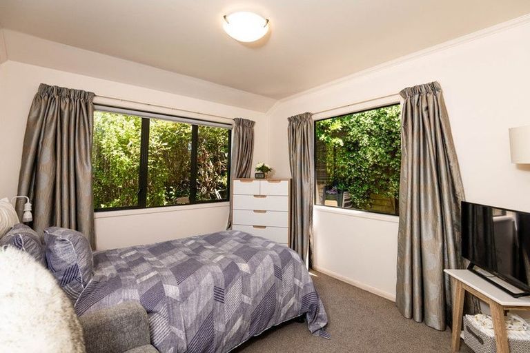 Photo of property in 16 Wantwood Grove, Churton Park, Wellington, 6037