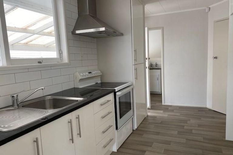 Photo of property in 30 Leaver Place, Weymouth, Auckland, 2103