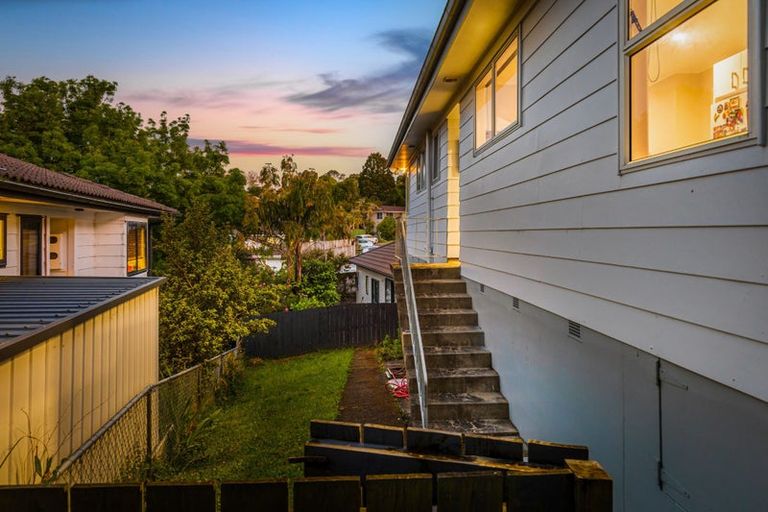 Photo of property in 2 Kilcar Place, Massey, Auckland, 0614