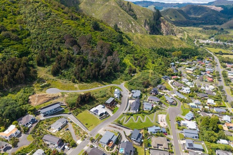 Photo of property in 108 Kakariki Grove, Waikanae, 5036