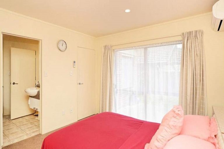 Photo of property in 143 Colwill Road, Massey, Auckland, 0614