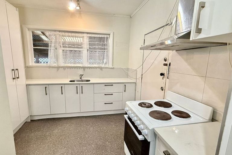 Photo of property in 2/3170 Great North Road, New Lynn, Auckland, 0600