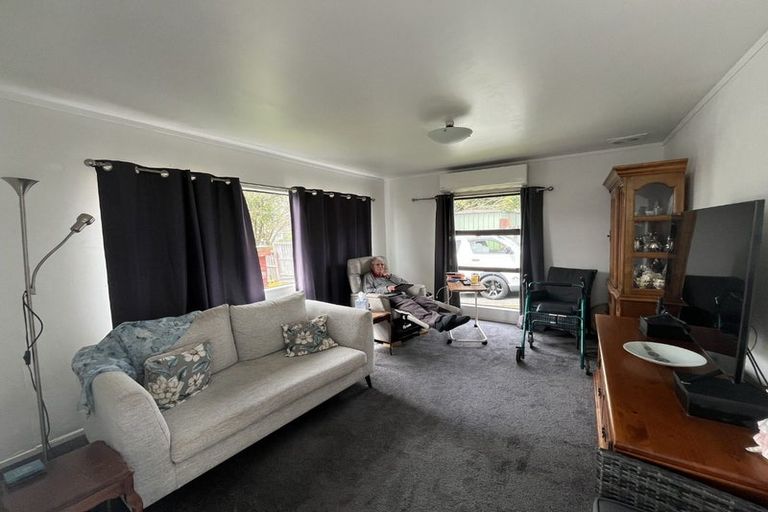 Photo of property in 2/7 Courant Place, Clover Park, Auckland, 2019