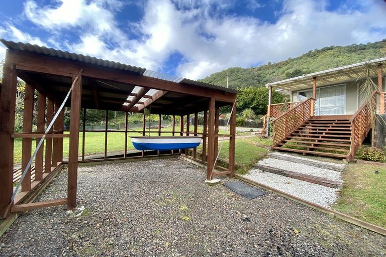 Photo of property in 6 Angle Street, Picton, 7220