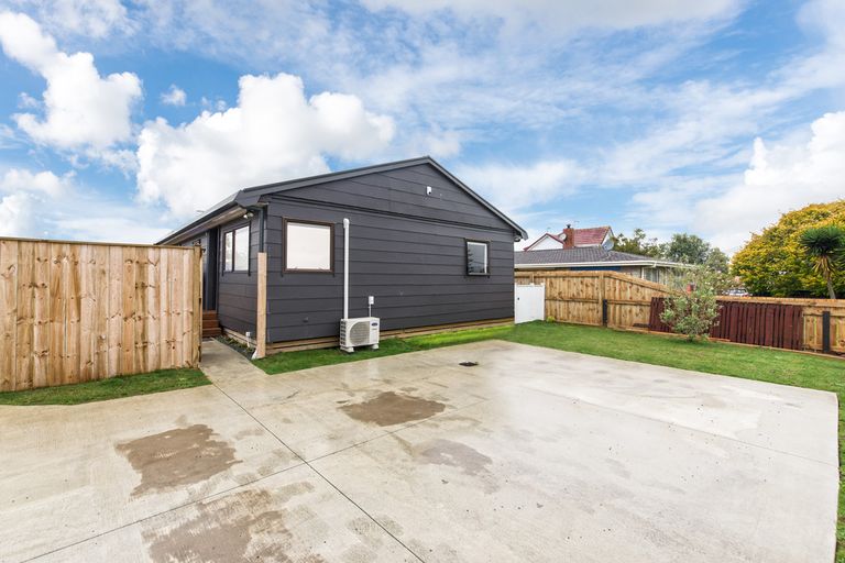 Photo of property in 34 Churchill Avenue, Manurewa, Auckland, 2102