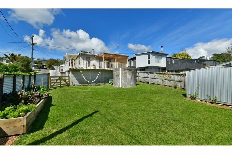 Photo of property in 30 Holiday Road, Stanmore Bay, Whangaparaoa, 0932