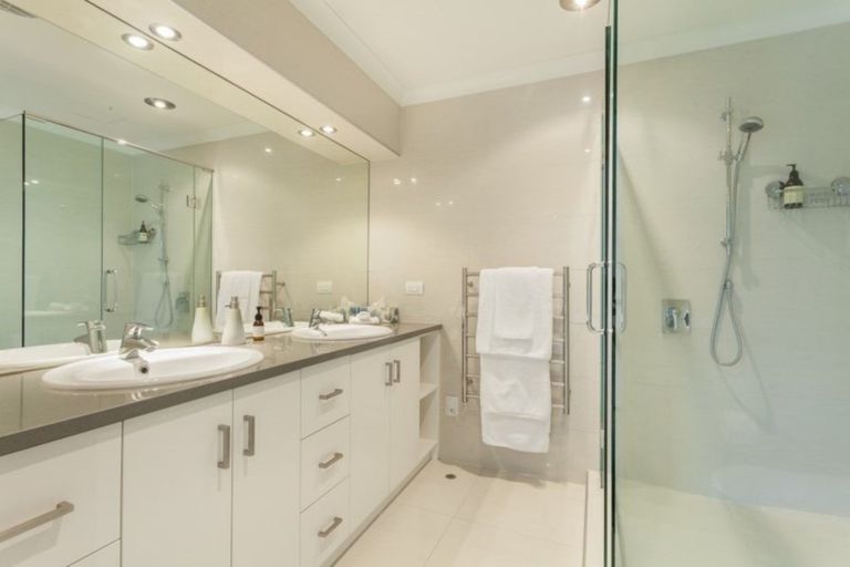 Photo of property in 21 Maunganui Road, Mount Maunganui, 3116