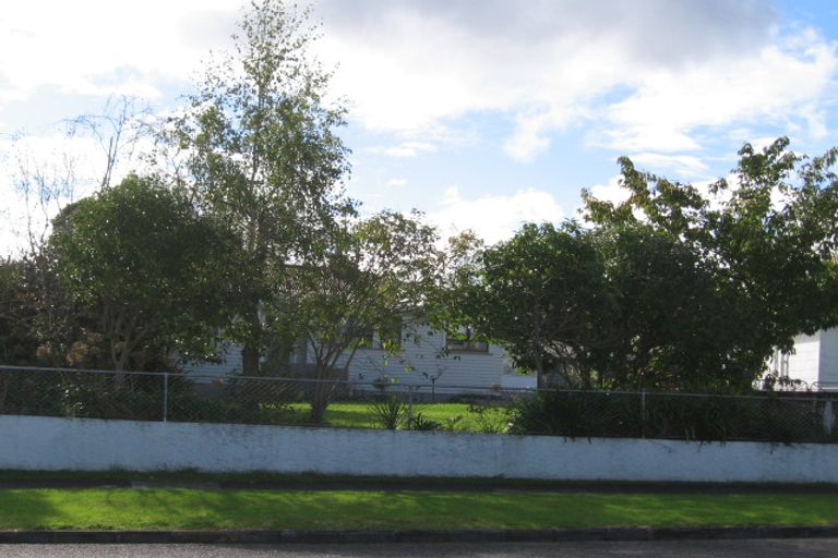 Photo of property in 13 Gloria Avenue, Te Atatu Peninsula, Auckland, 0610