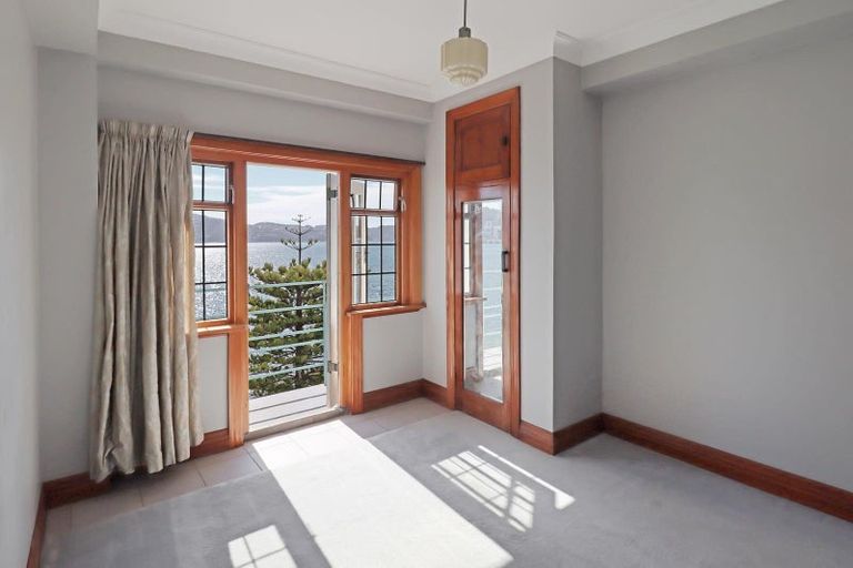 Photo of property in Sunhaven Flats, 262 Oriental Parade, Oriental Bay, Wellington, 6011