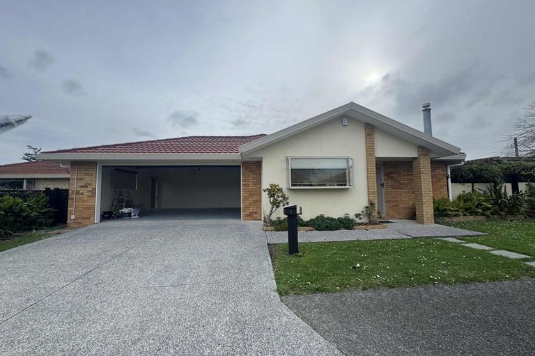 Photo of property in 1 Swanson Oaks, Swanson, Auckland, 0612