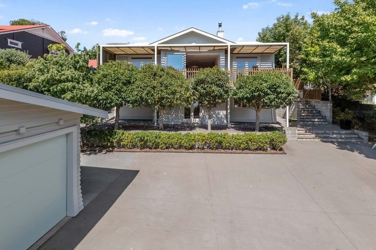Photo of property in 122 Pendarves Street, New Plymouth, 4312