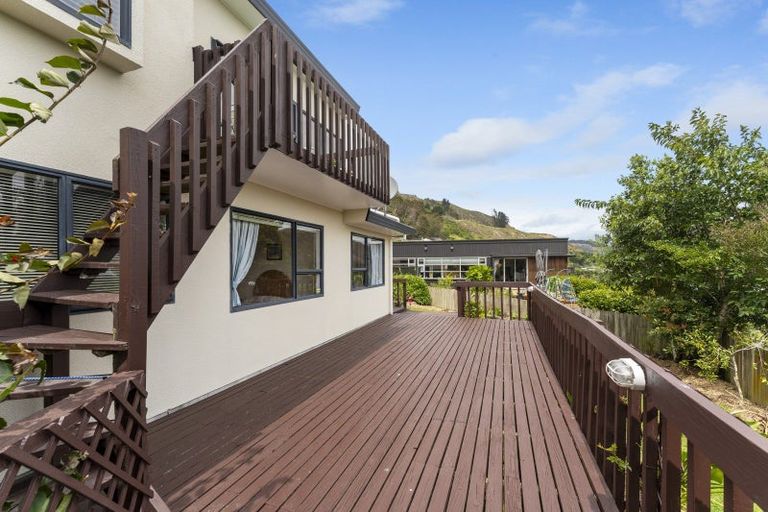 Photo of property in 38 Kakariki Grove, Waikanae, 5036