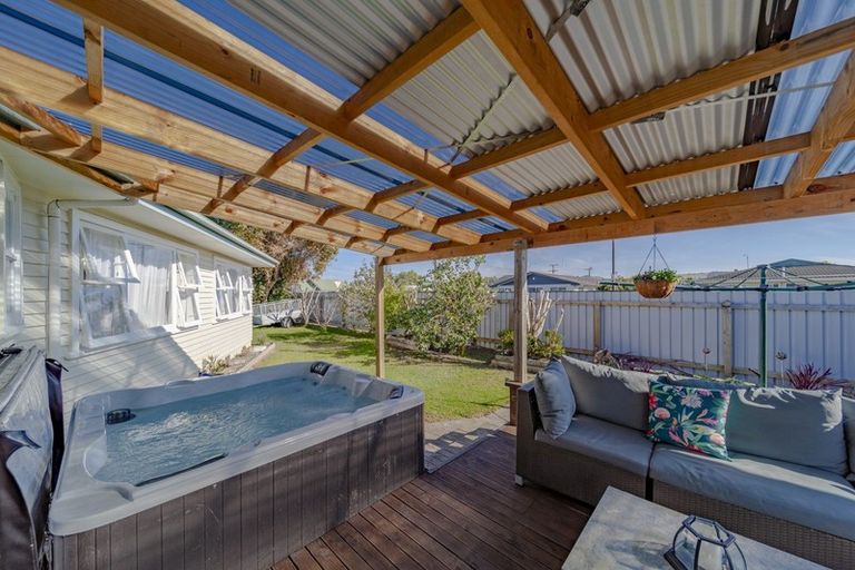 Photo of property in 74 Meeanee Road, Taradale, Napier, 4112