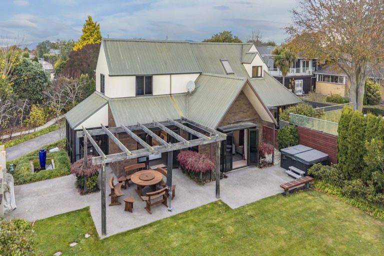 Photo of property in 5 Abbotts Place, Avonhead, Christchurch, 8042