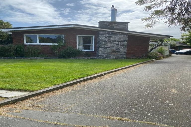 Photo of property in 27 Tuirau Place, Ilam, Christchurch, 8041