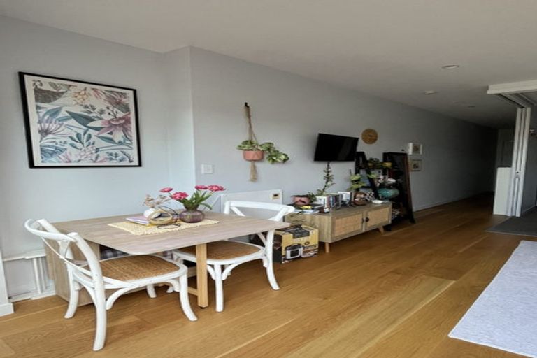 Photo of property in Frank Sargeson Apts, 6/74g Anzac Street, Takapuna, Auckland, 0622