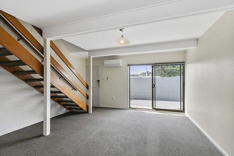 Photo of property in 22/4u Dr Taylor Terrace, Johnsonville, Wellington, 6037