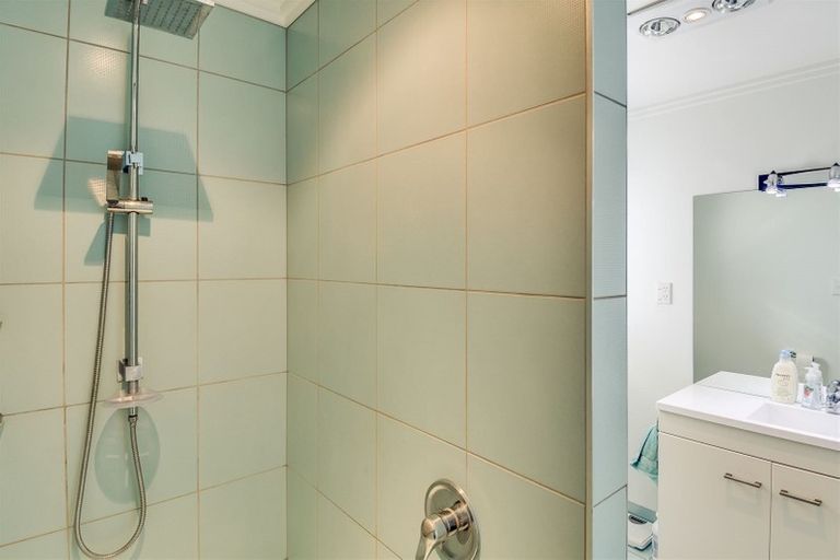 Photo of property in 1 Cambridge Terrace, Taradale, Napier, 4112