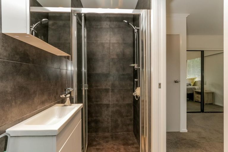 Photo of property in 30 Realm Place, Massey, Auckland, 0614