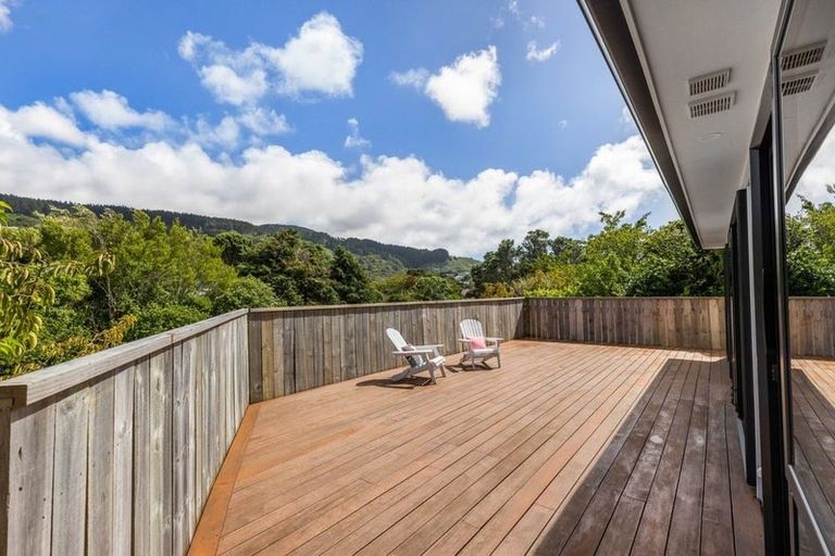 Photo of property in 1a Te Reinga View, Tawa, Wellington, 5028