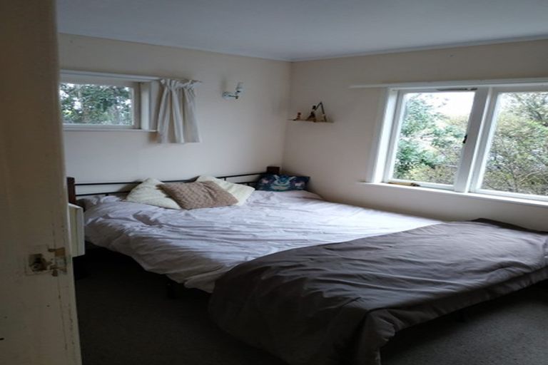 Photo of property in 8b Holiday Road, Stanmore Bay, Whangaparaoa, 0932