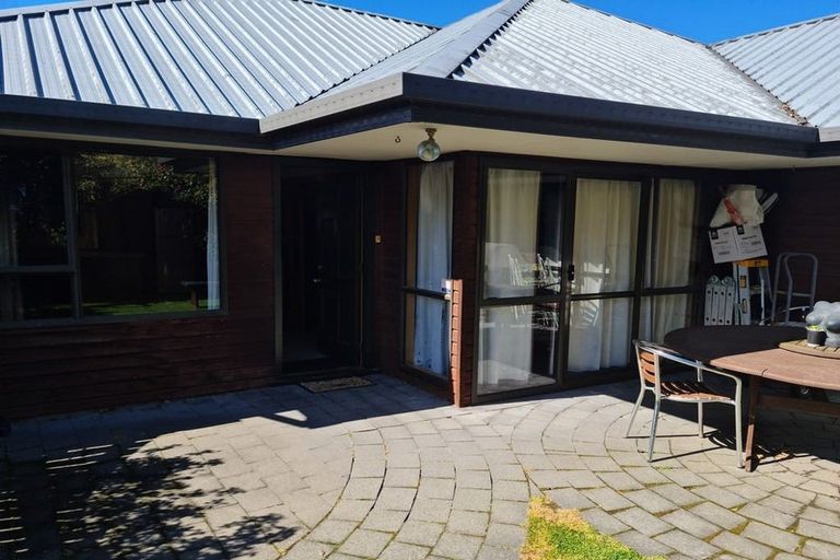 Photo of property in 8 Nortons Road, Avonhead, Christchurch, 8042