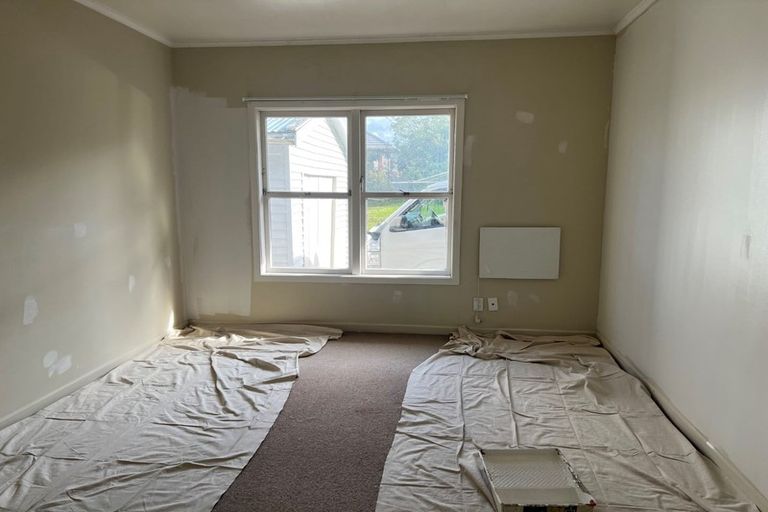 Photo of property in 57 Yeovil Road, Te Atatu Peninsula, Auckland, 0610
