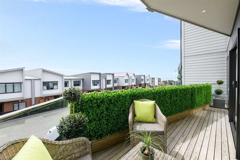 Photo of property in 14 Moki Place, Long Bay, Auckland, 0630