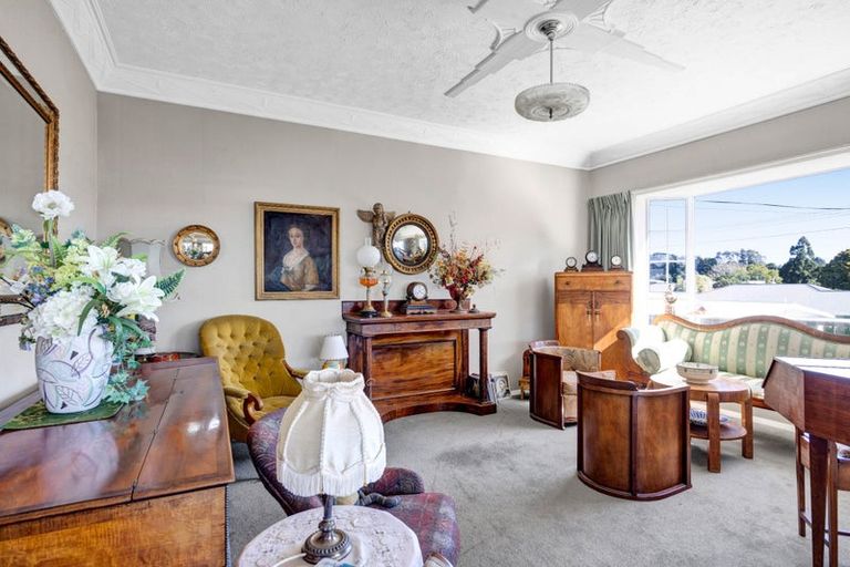 Photo of property in 32 Queens Road, Glen Avon, New Plymouth, 4312