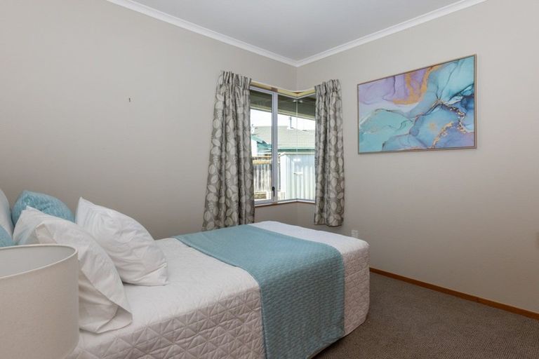 Photo of property in 11 Kensington Drive, Taradale, Napier, 4112