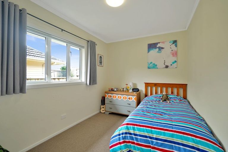 Photo of property in 14 Harbour View Road, Te Atatu Peninsula, Auckland, 0610