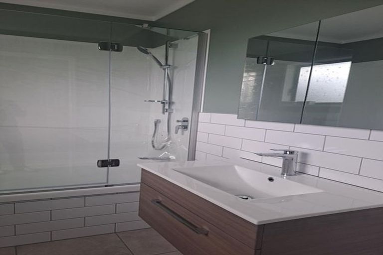 Photo of property in 67ab Thurleigh Grove, Karori, Wellington, 6012