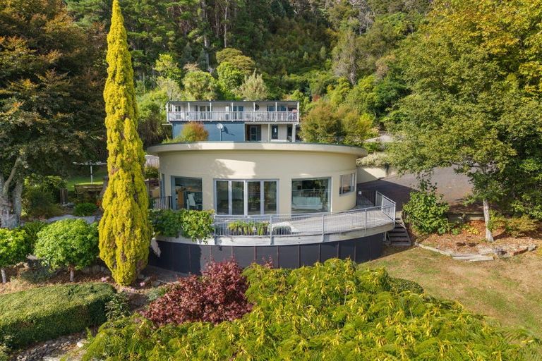 Photo of property in 16 Old Coach Road, Havelock, 7100