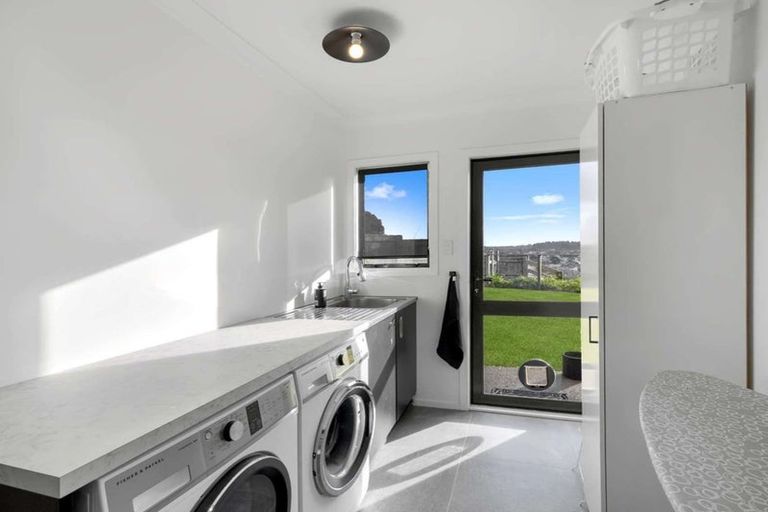 Photo of property in 1 Shakespeare Road, Bastia Hill, Whanganui, 4500