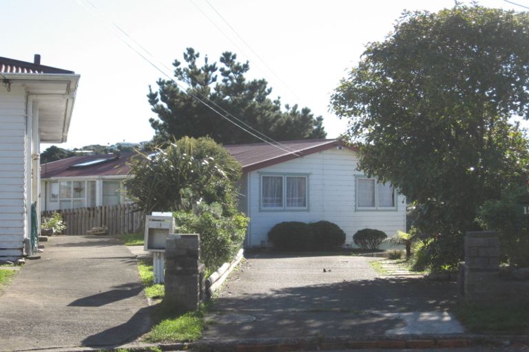Photo of property in 15 Dunmail Way, Newlands, Wellington, 6037