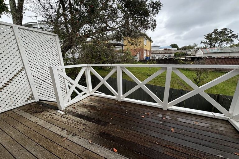 Photo of property in 2/10 William Bond Street, Stanley Point, Auckland, 0624