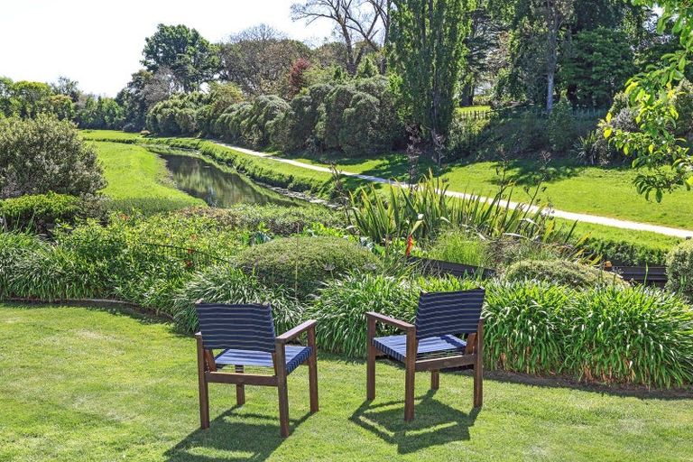 Photo of property in 14 Raven Grove, Havelock North, 4130